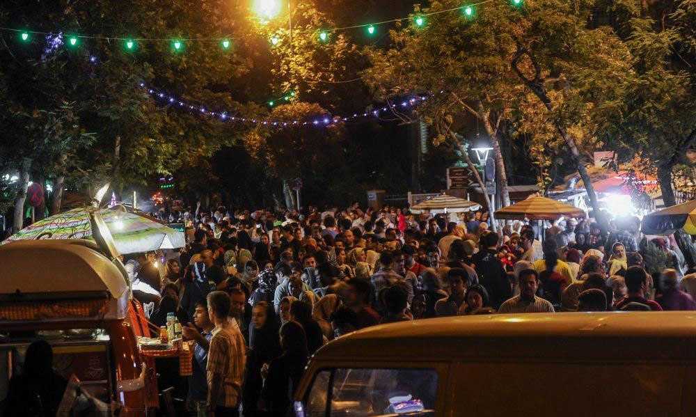 Crowd-Streets-Nightlife-Tehran-Ramadan