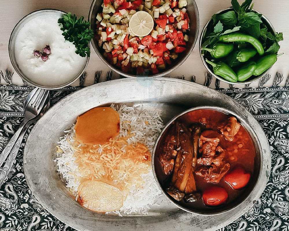 Khoresh-Bademjan-Persian-Eggplant-Stew-with-yogurt-and-shirazi-salad