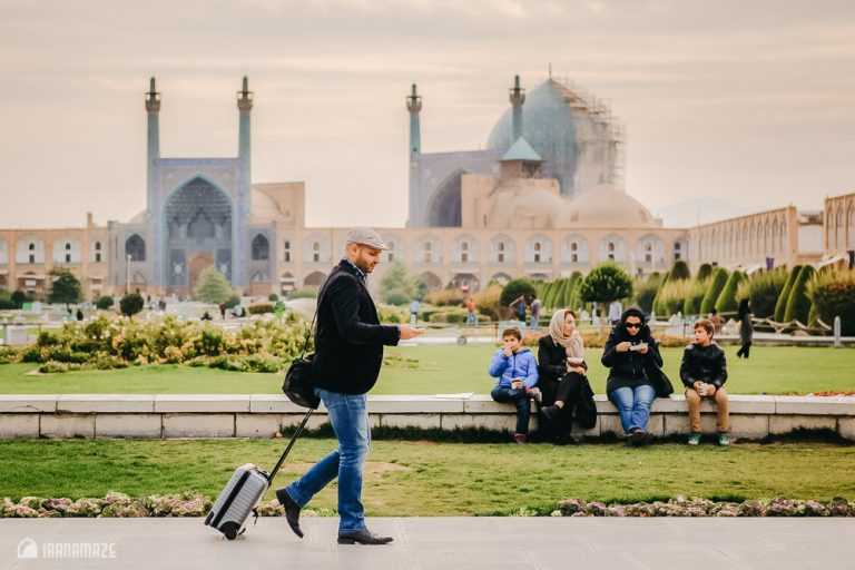 Naqshe-Jahan-Isfahan-Tourist-Luggage