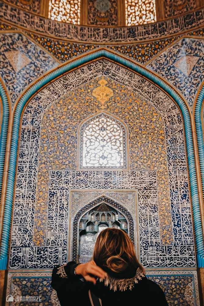 Sheikh Lotfollah Mosque Isfahan woman