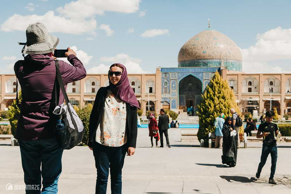 Isfahan-Naqshe-Jahan-Tourists-photography-1