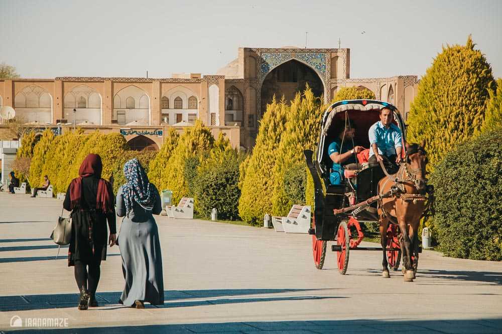 Naqshe Jahan-Chariot Tourists Isfahan