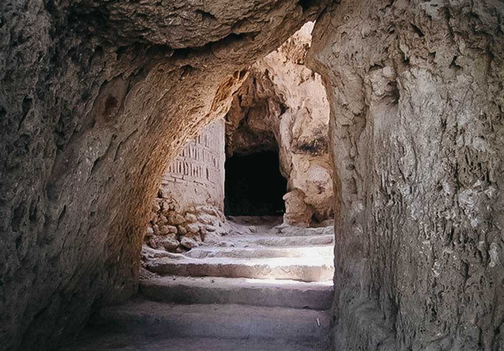 Raees-cave-niasar-kashan