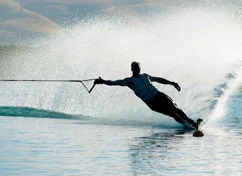 Water skiing in Kish
